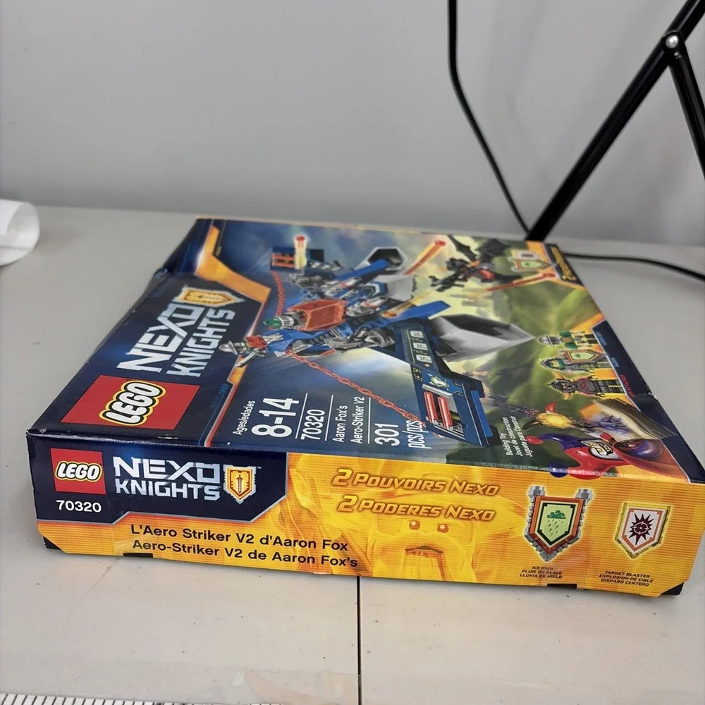 70320 LEGO Nexo Knights Season 2 Aaron Fox's Aero-Striker V2 New Opened Box